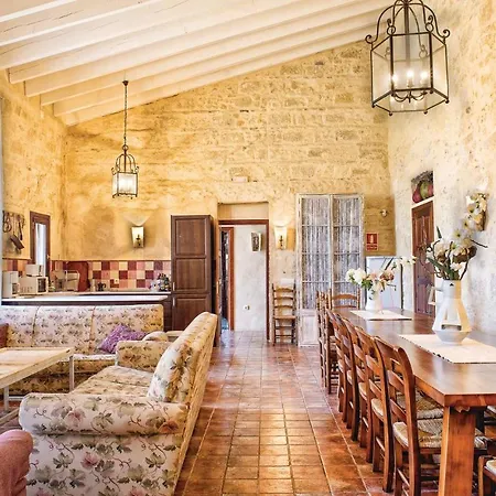 Awesome In W/ Outdoor Swimming Pool, Wifi And 8 Bedrooms بيت للعطل جيريز