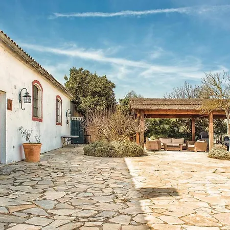 Awesome In W/ Outdoor Swimming Pool, Wifi And 8 Bedrooms