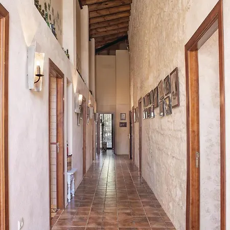 بيت للعطل Awesome In W/ Outdoor Swimming Pool, Wifi And 8 Bedrooms جيريز